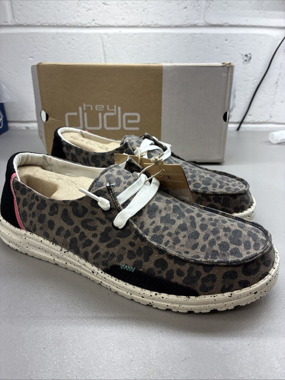 New Women's 10 Hey Dude Wendy Jungle Brown 121411532 NEW With Box Animal Print